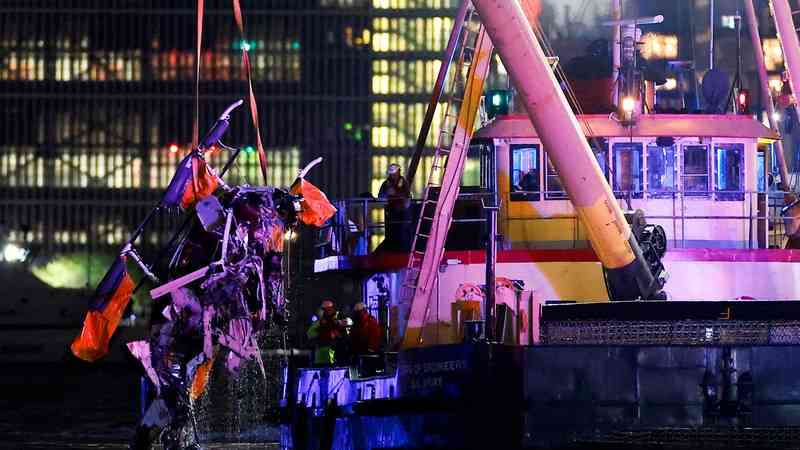 Novi detalji stravične nesreće u New Yorku: 'Helikopter se već u zraku raspadao pa je grunulo...' 10 2025 04 11t002945z 1033643131 rc2cvdaf55pc rtrmadp 3 new york crash helicopter