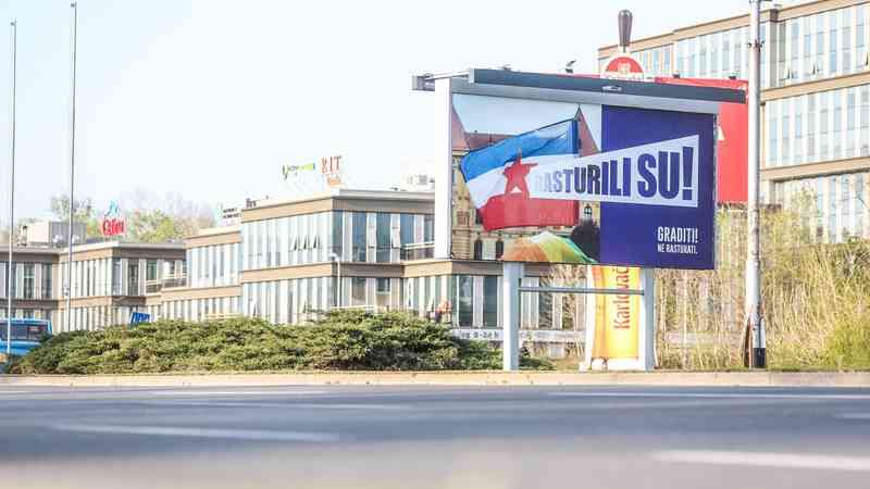 U Zagrebu osvanuo misteriozni plakat s jugoslavenskom zastavom i duginim bojama 10 pxl 030425 130708445 am0Gb9P