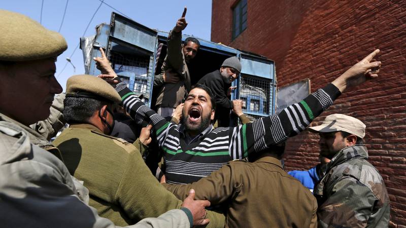 Indija i Pakistan su u ratu zbog Kašmira: 'Obje strane imaju nuklearno oružje. Nije dobro' 16 2016 03 10t091848z 1457294293 gf10000340248 rtrmadp 3 india protest