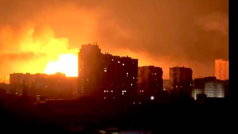 VIDEO Trenutak užasa: Ruski dron pogađa Odesu, nebo naglo mijenja boju. Ubili dvoje ljudi... 13 2025 05 01t082626z 1 lop069801052025rp1 rtrmadp baseimage 960x540 ukraine crisis attack odesa moment 6CN5pCF