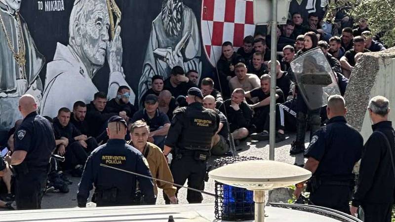 Šef splitske policije: Huligani su imali ljude koji su nas pratili... 13 494576837 957509842940296 8663527603091017448 n 1
