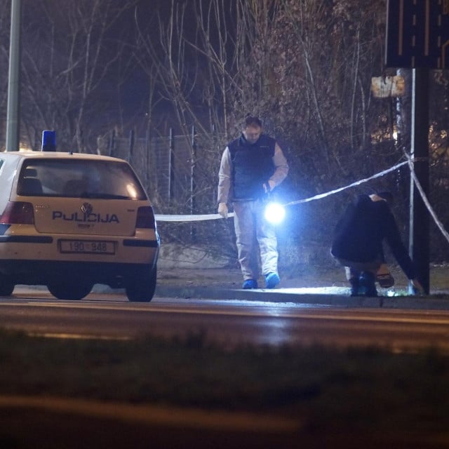 Zagrebački kuhar-TikToker u prijenosu uživo pokazivao kako automatskom puškom ‘buši‘ prometni znak, pritvoren je 20 955833