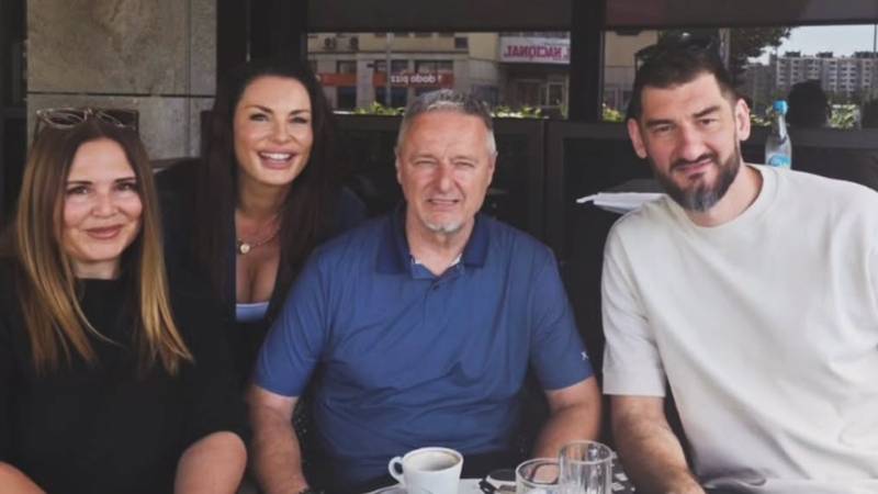 Skupilo se društvo! Alilovići pili kavu s Thompsonom i suprugom 13 dizajn bez naslova 13 SugAFYkpng
