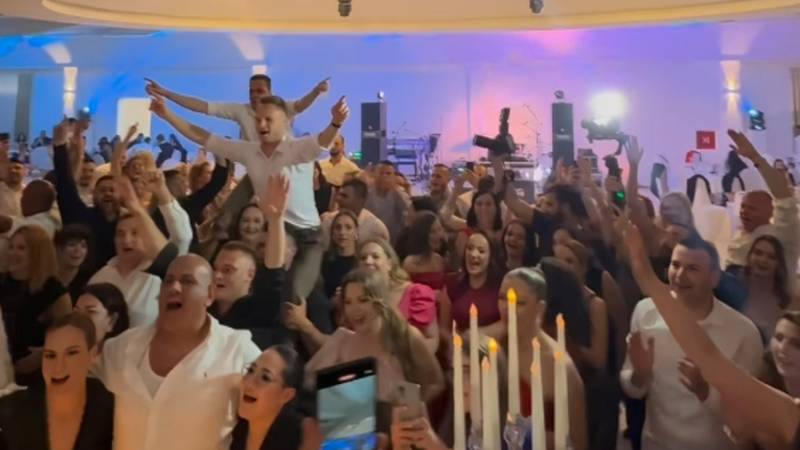 Svadba u Imotskom postala je hit! Violonistica oduševila sve izvedbom Thompsonove pjesme 19 dizajn bez naslova 18png