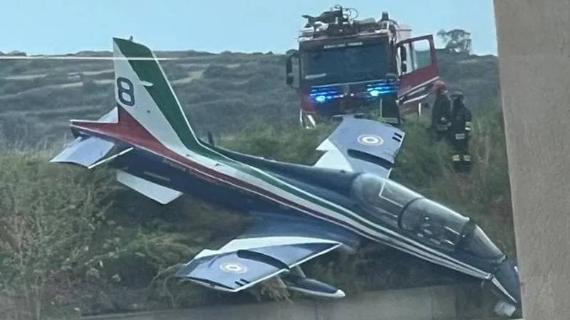 Tri akrobatska aviona imala su nesreću u Italiji: Dodirnuli su se tijekom jednog od letova? 13 gqrqlazwcaa5ekqpng