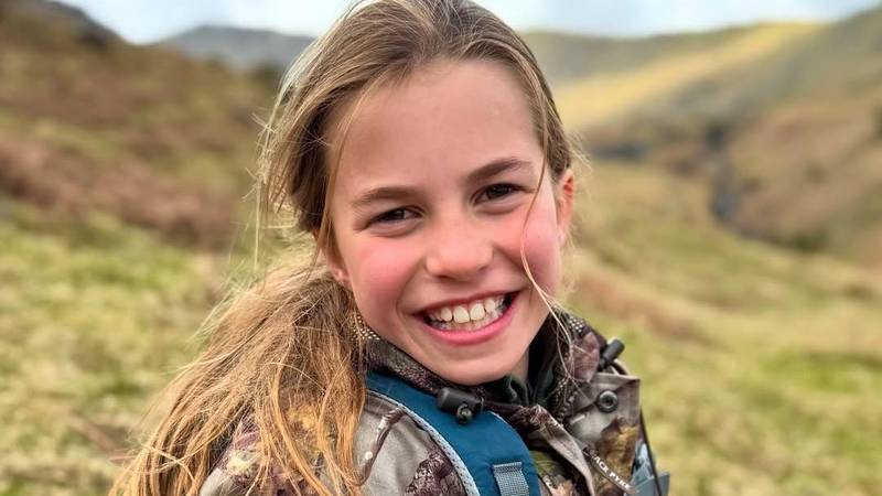Nova fotka princeze Charlotte oduševila javnost: Komentari na jedan detalj samo se nižu 10 happy 10th birthday princess charlotte the princess of wales aBuBoYp