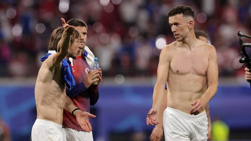 Trener PSV-a: Ne puštam ženu blizu Perišića kad skine majicu. Ima nevjerojatne trbušnjake 19 images 2025 17 pxl 240624 116631483