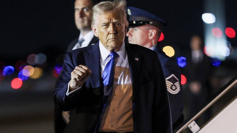 Donald Trump potpisao uredbu za smanjenje financiranja medija NPR-a i PBS-a 19 images 2025 17 pxl reu 020525 132079667