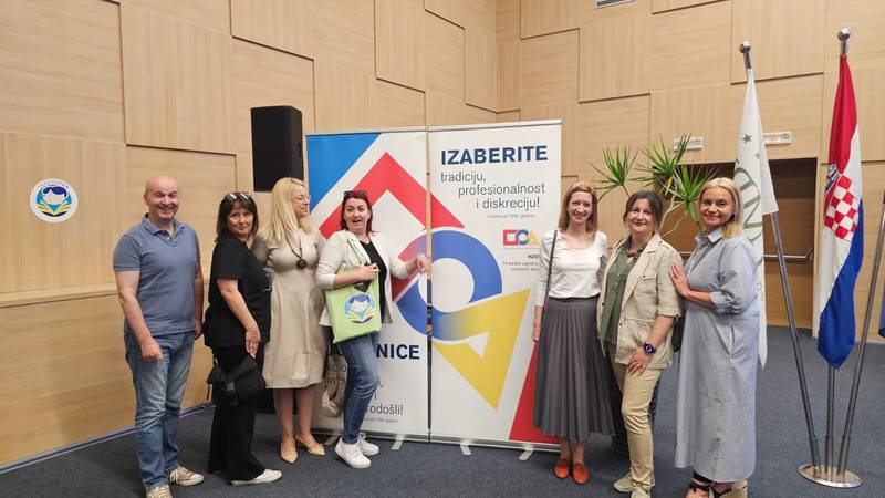 Učitelji iz regije u Vodicama, oni iz Srbije nam kažu: Ignorira nas vlast, veće plaće imaju u C. Gori 10 konferencija2