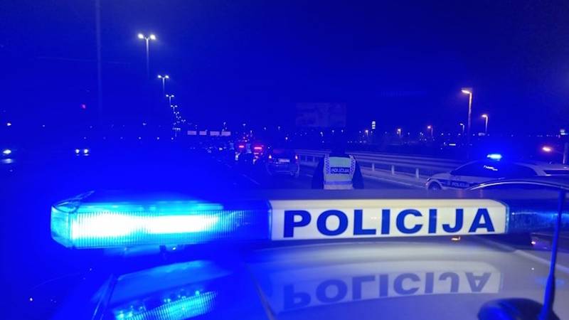 Policajac u Garešnici udario u betonski stup pa pobjegao 19 policija