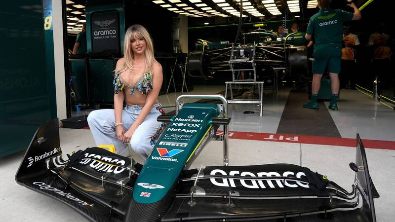 FOTO Gas do daske: Ivana Knoll mamila poglede na Formuli 1, dekolte je ukrasila autićima 13 profimedia 0995123506