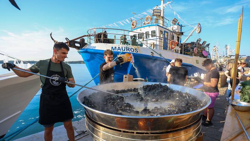 Kakva atmosfera na Riva festu u Puli: Dagnje, ribice, glazba... 13 pxl 030525 132124218