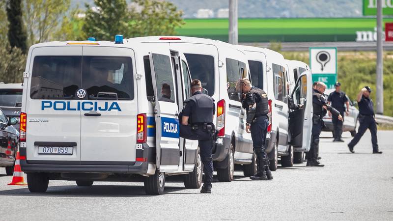 FOTO Žestoke policijske kontrole na naplatnima pri ulasku u Split 13 pxl 030525
