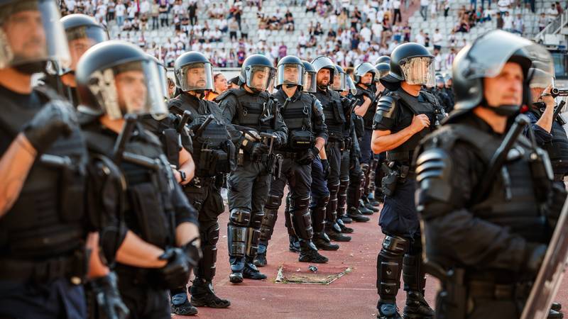 VIDEO U navijačkim neredima ozlijeđeno 16 policajaca. Kreće velika akcija MUP-a kroz noć! 13 pxl 030525 132151220