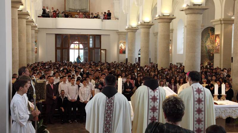 ANKETA Koliko novca smatrate da je pristojno dati za krizmu? 16 pxl 090503 107