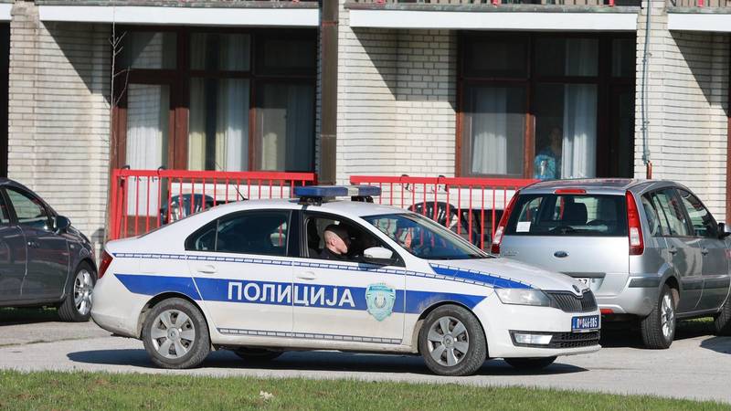 Ostavila nećakinju i ključeve u autu, lopov sjeo i odjurio! 19 pxl 131122 96870393