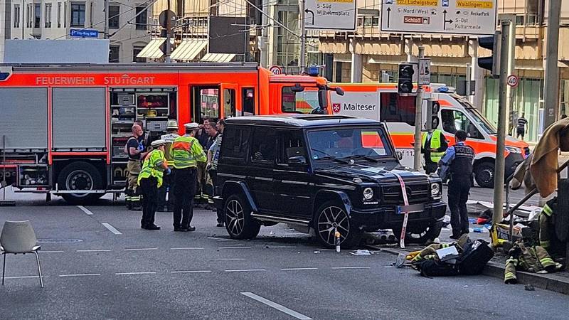 FOTO Drama u Stuttgartu: Zabio se među ljude Mercedesom, nekoliko ih je teško ozlijeđeno 16 pxl dpa 020525 132101122 CFQkI2g