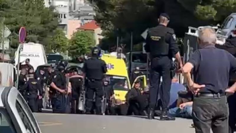VIDEO Masovna tučnjava u Splitu uoči derbija: Nastao stampedo, privode više ljudi 16 snimka zaslona 2025 05 03 094936 V0OOchMpng