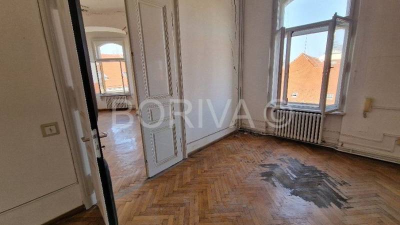 FOTO Za ovaj stan u Zagrebu traže 600.000 €: 'Nije saniran od potresa. Treba renovaciju' 19 stan centru ugao frankopanske ilice 193 64m2 3 kat balkon pogl slika 248195680