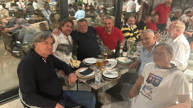 Legende Hajduka i Dinama u Makarskoj: Bokšić se susreo s prvim cimerom i asistentom... 13 whatsapp image 2025 05 03 at 00 57 23 2